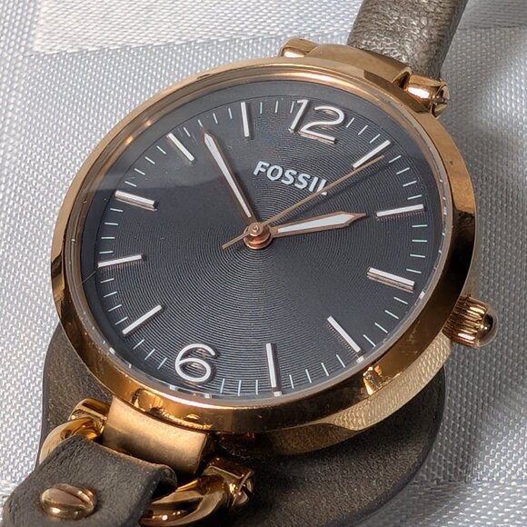 FOSSIL WOMEN'S WRIST WATCH ANALOG BATTERY POWERED DESIGNER FASHION WEAR STYLE - Picture 7 of 16